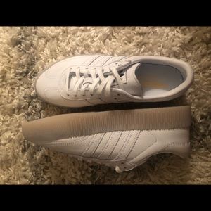 New w/o box Adidas Sambaroses